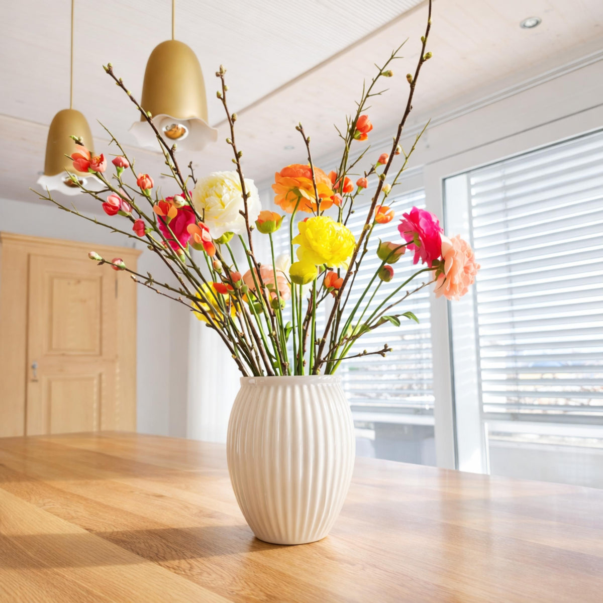 Frühlingsstrauss mit Ranunkeln & Kirschblüten