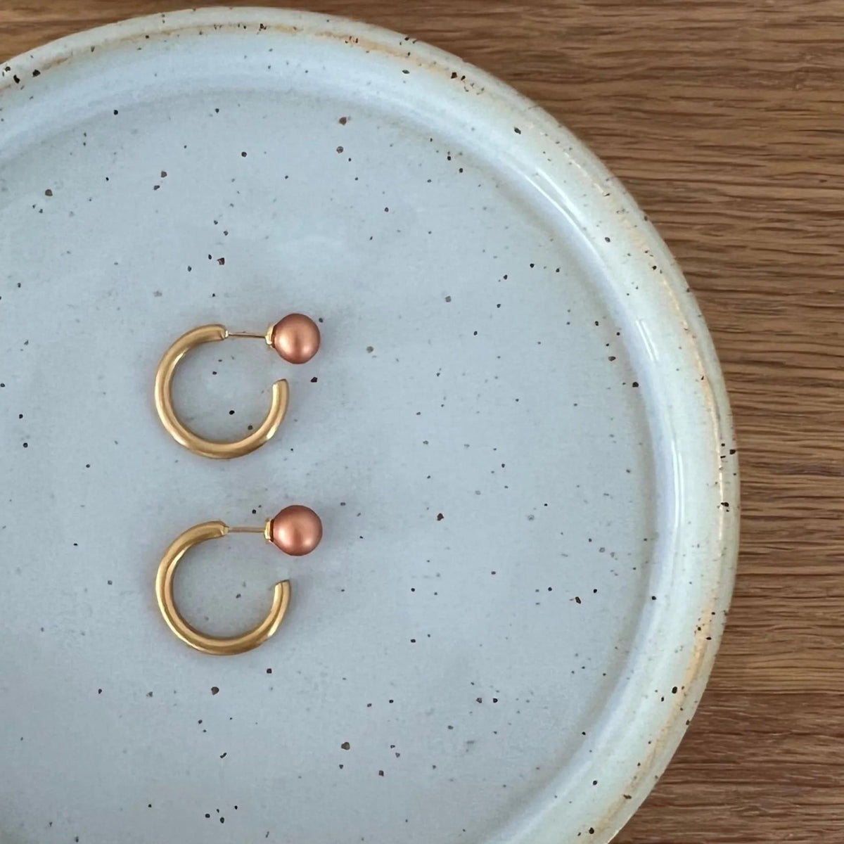 Ohrstecker Chunky Hoops gold &amp; Amber pearl