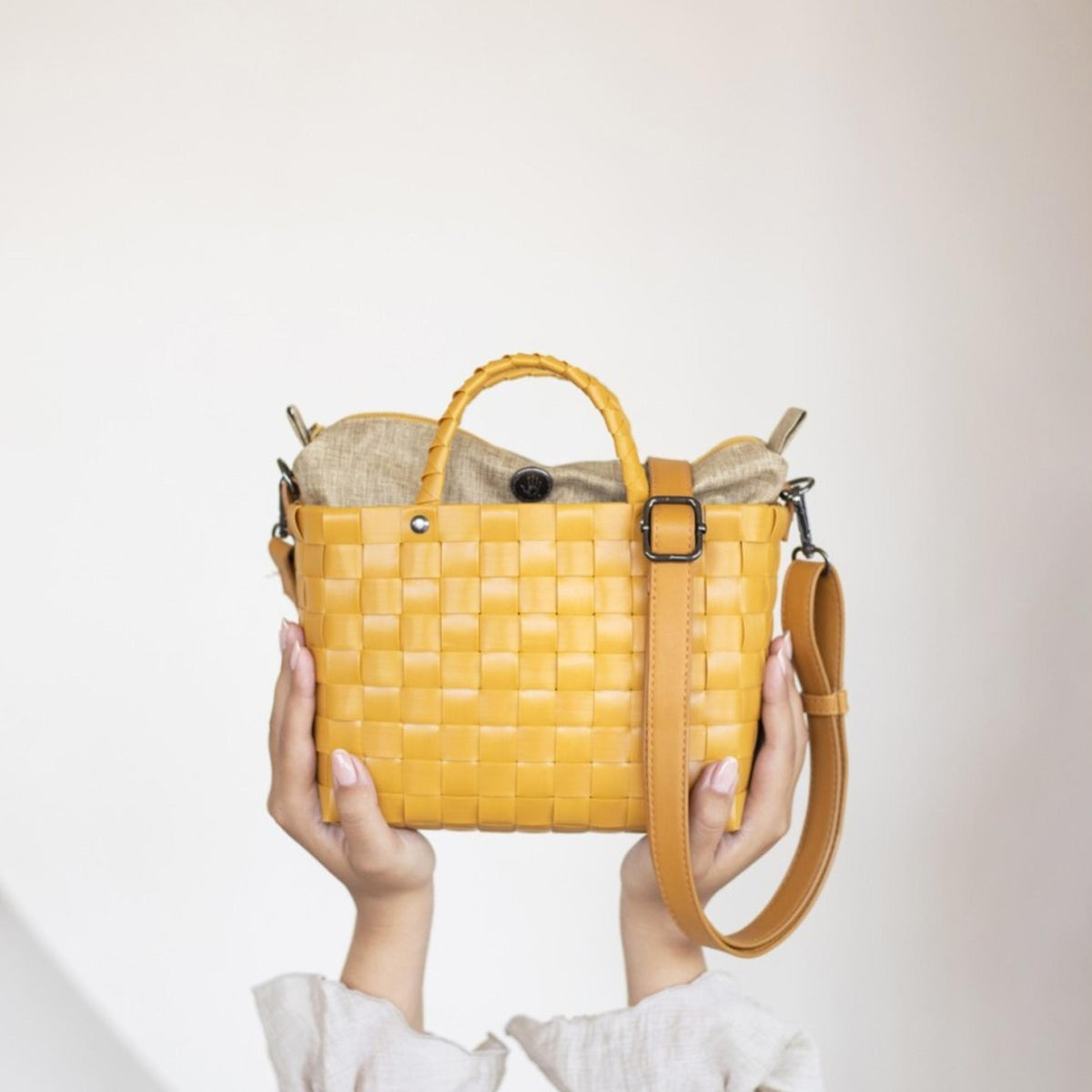 Handed by Dash- Crossbody bag