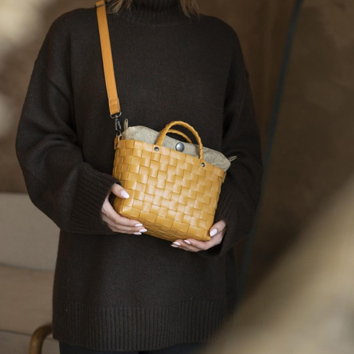 Handed by Dash- Crossbody bag