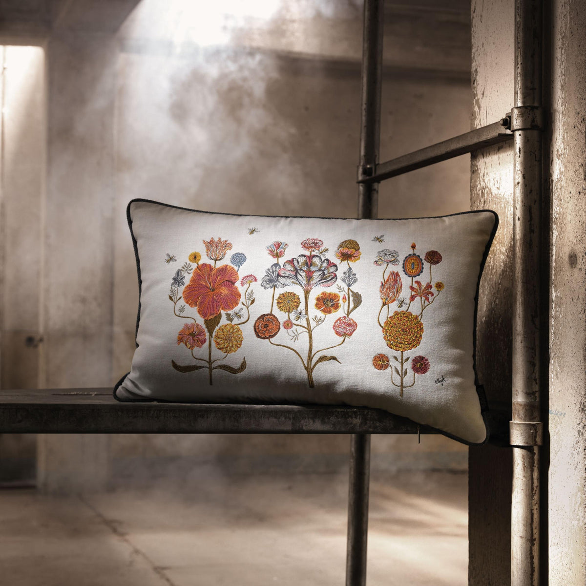 Kissen by Olaf Hajek - Crazy Flowers - white meadow